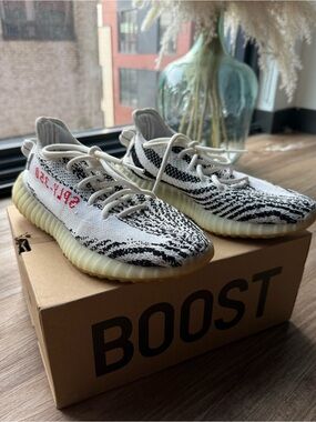 YEEZY Boost 350 Zebra